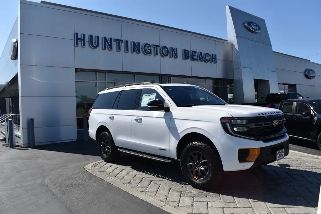 2025 Ford Expedition photo 1