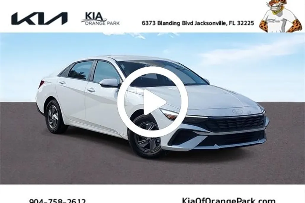2025 Hyundai Elantra SE photo 1
