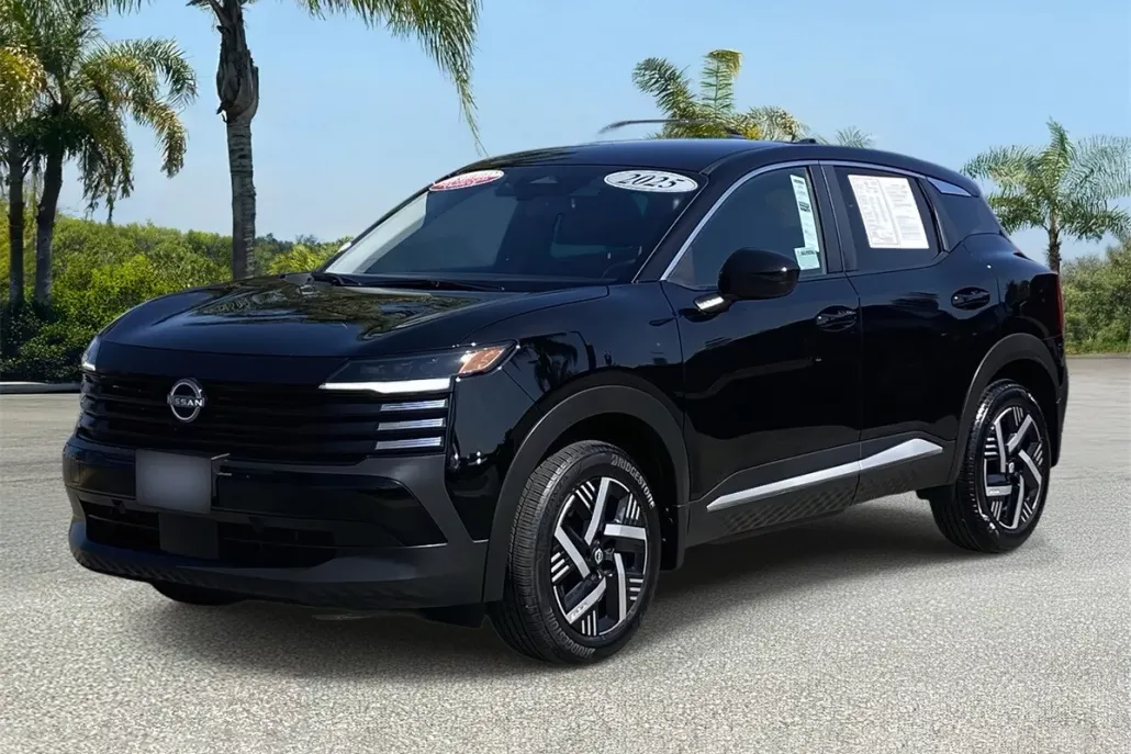 2025 Nissan Kicks SV photo 1