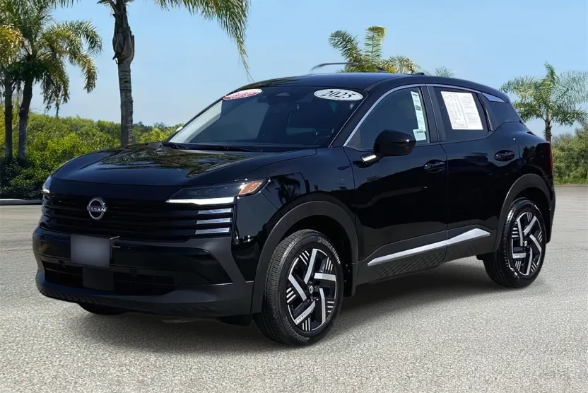 2025 Nissan Kicks SV photo 1