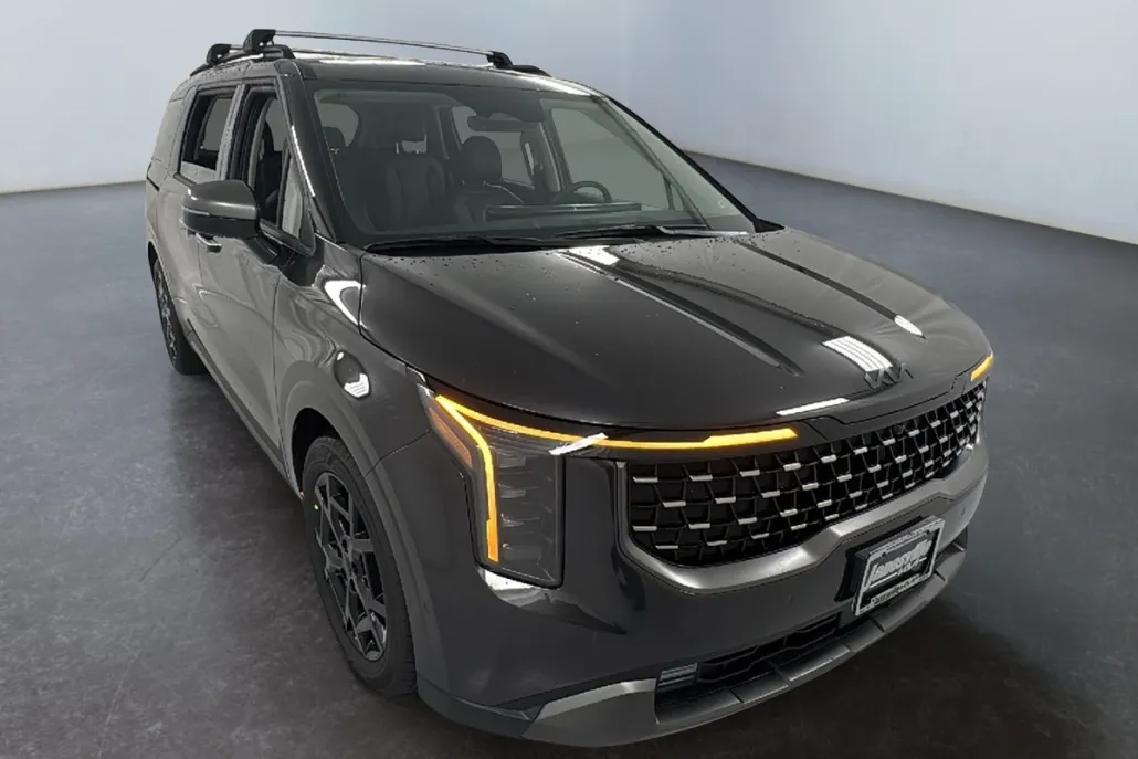 2026 Kia Carnival SX photo 1