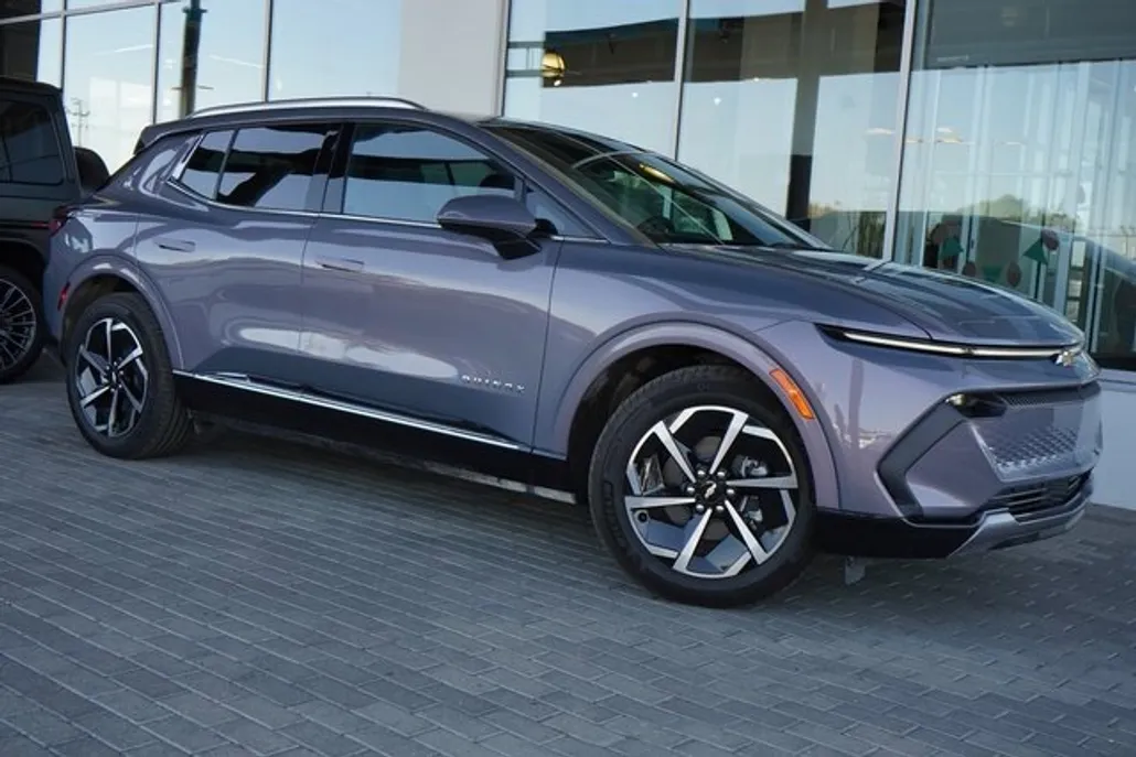 2025 Chevrolet Equinox EV 1LT photo 1