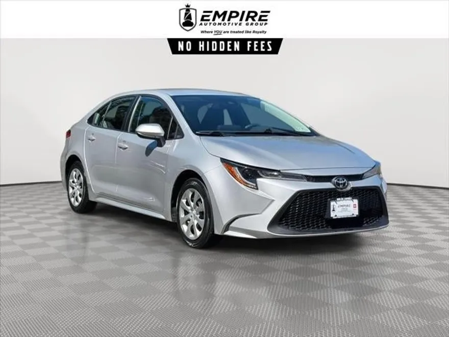 2022 Toyota Corolla LE photo 1