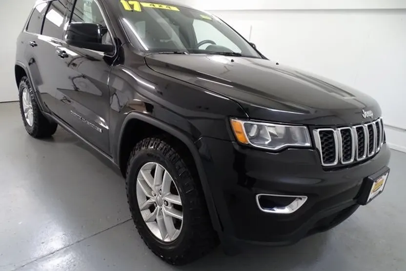 2017 Jeep Grand Cherokee Laredo photo 1