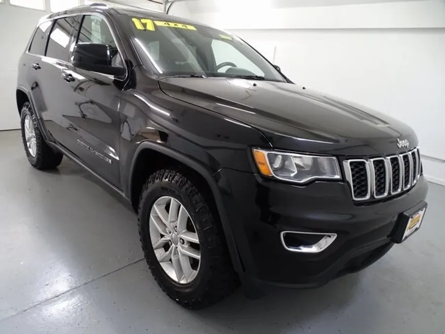 2017 Jeep Grand Cherokee Laredo photo 1