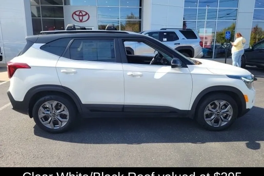 2024 Kia Seltos S photo 1