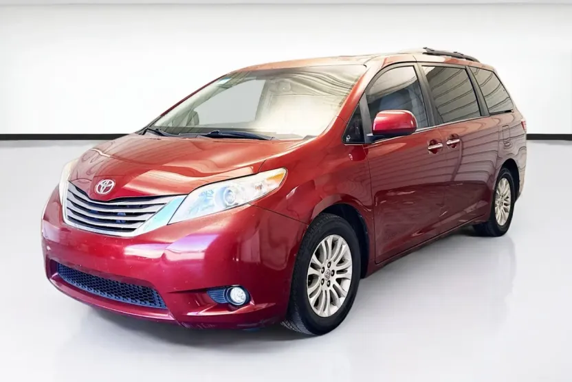 2016 Toyota Sienna XLE photo 1