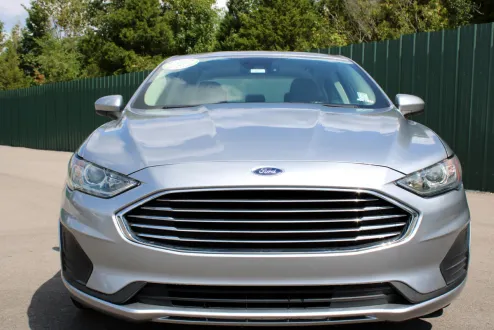 2020 Ford Fusion SE photo 2