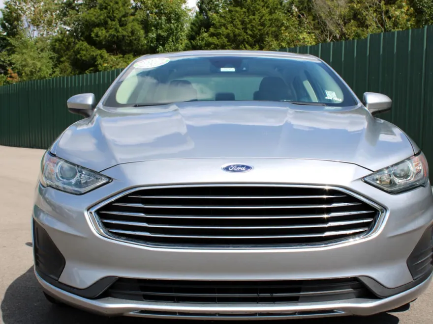 2020 Ford Fusion SE photo 2