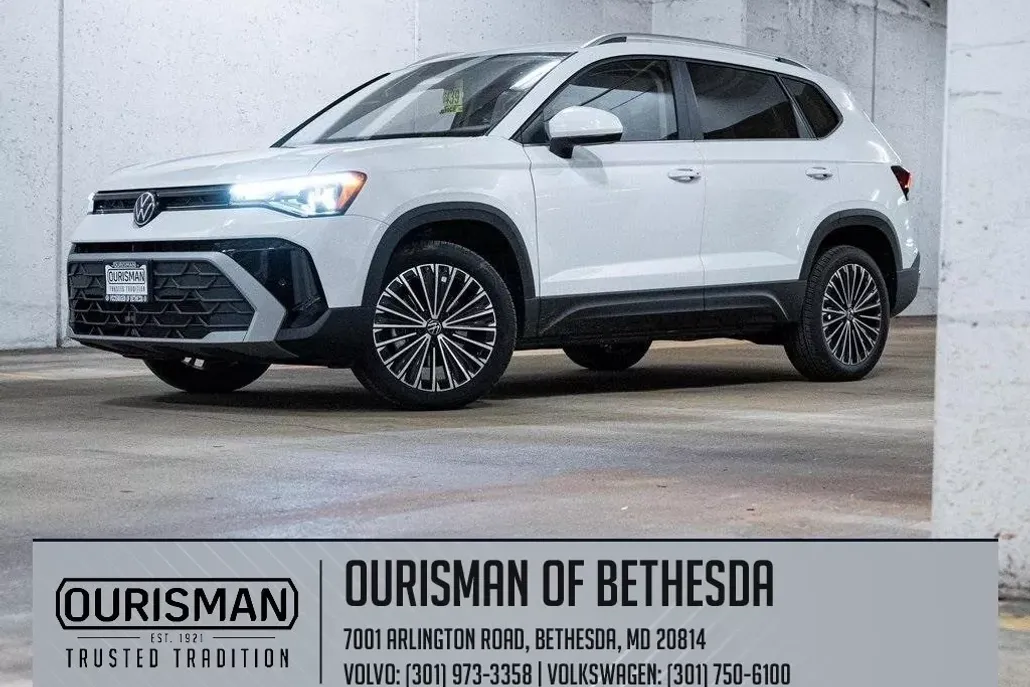 2025 Volkswagen Taos SE photo 1
