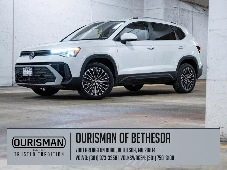 2025 Volkswagen Taos SE photo 1