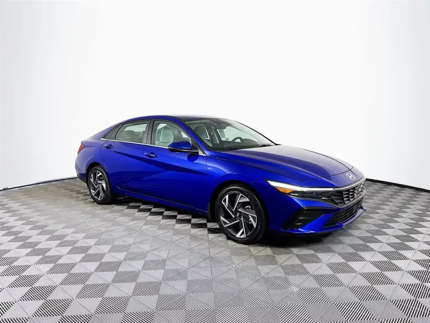 2025 Hyundai Elantra Limited photo 1
