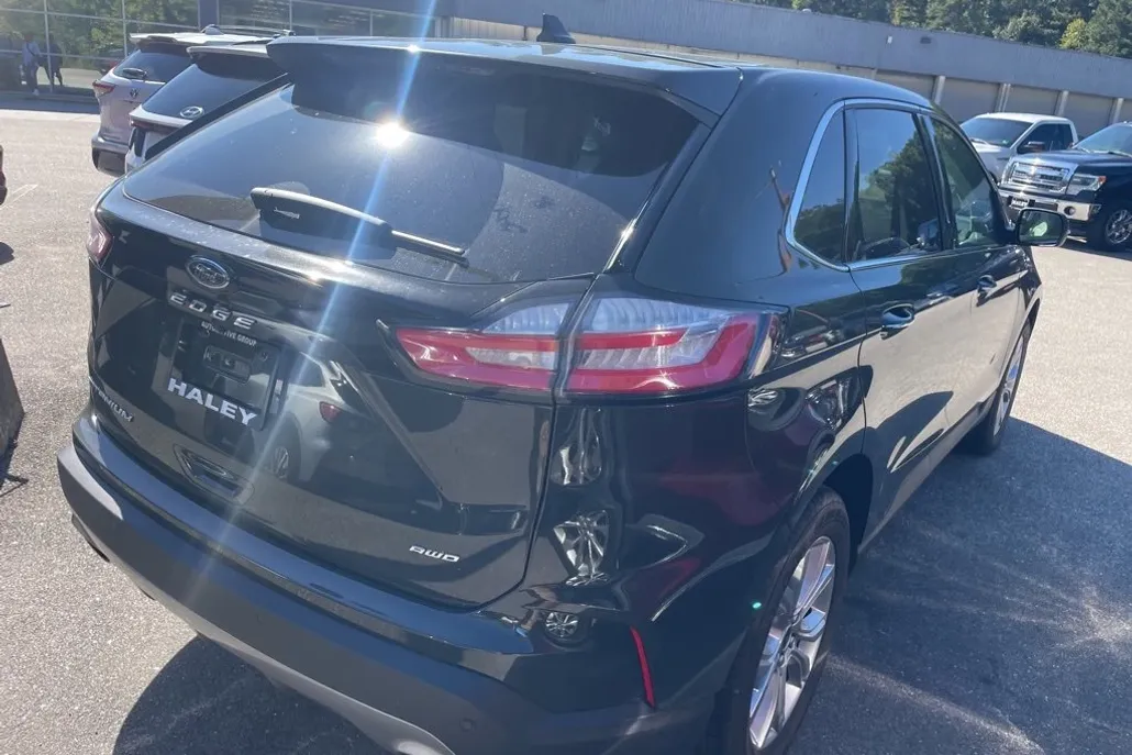 2024 Ford Edge Titanium photo 1
