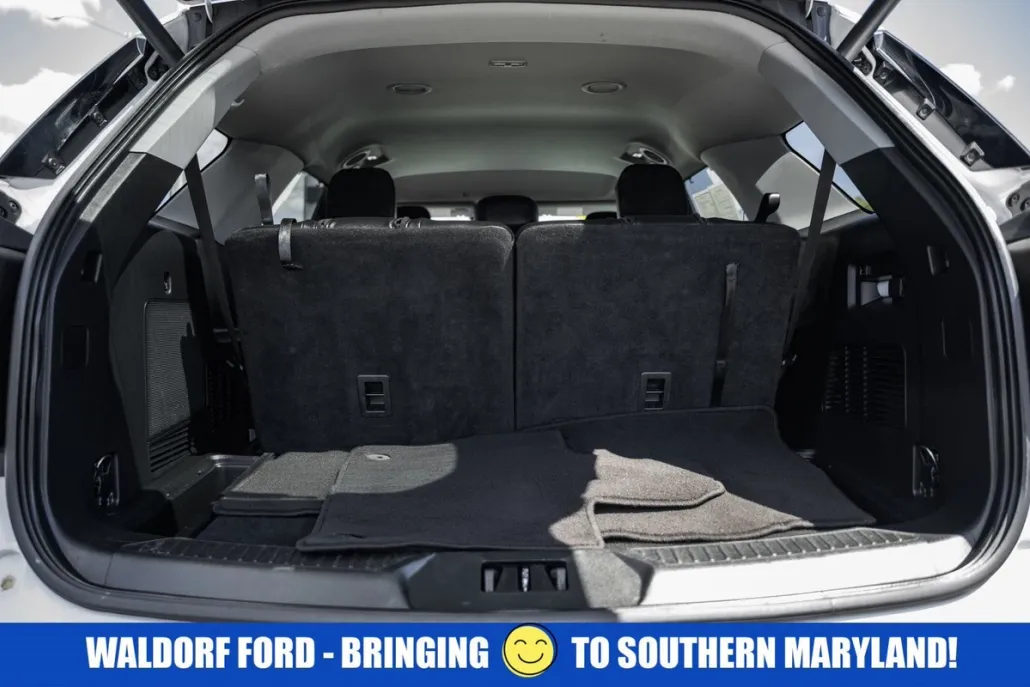 2023 Ford Explorer Limited photo 1