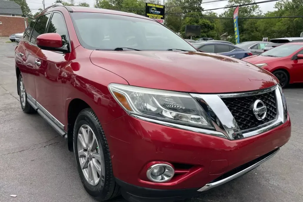 2015 Nissan Pathfinder SL photo 1