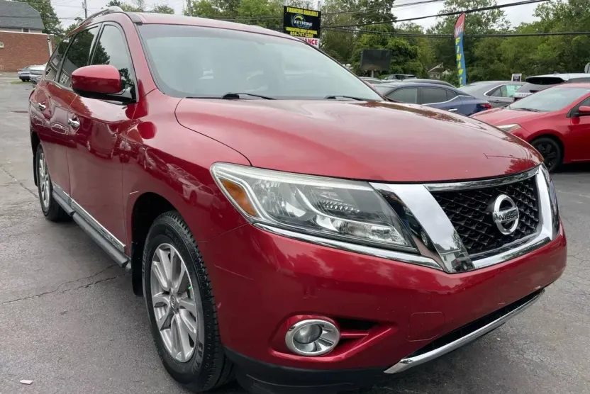 2015 Nissan Pathfinder SL photo 1