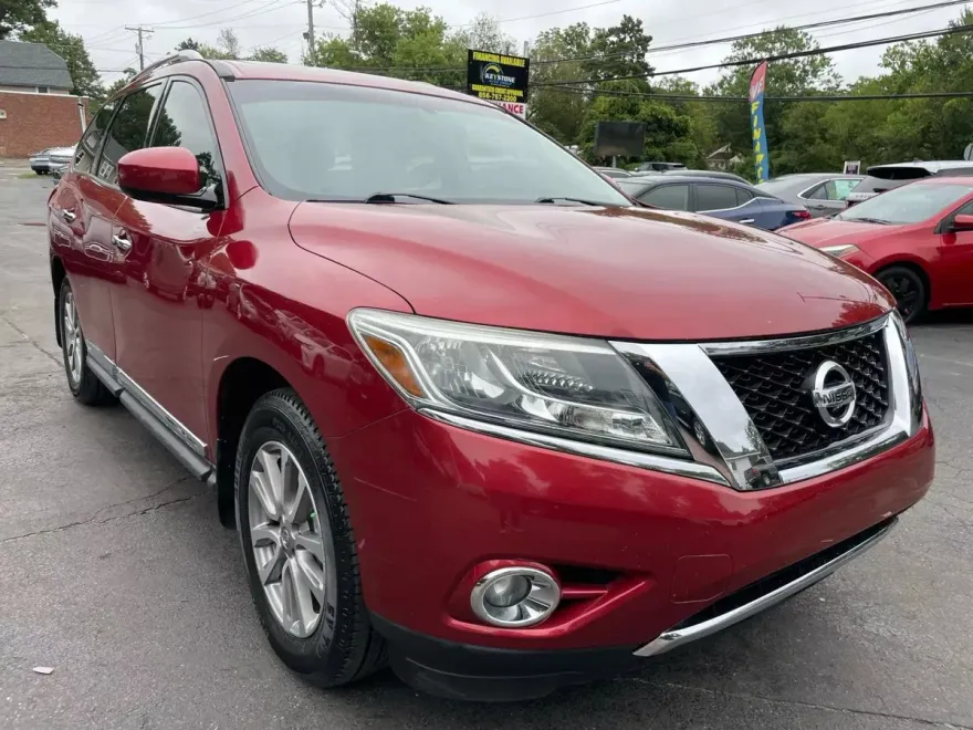 2015 Nissan Pathfinder SL photo 1