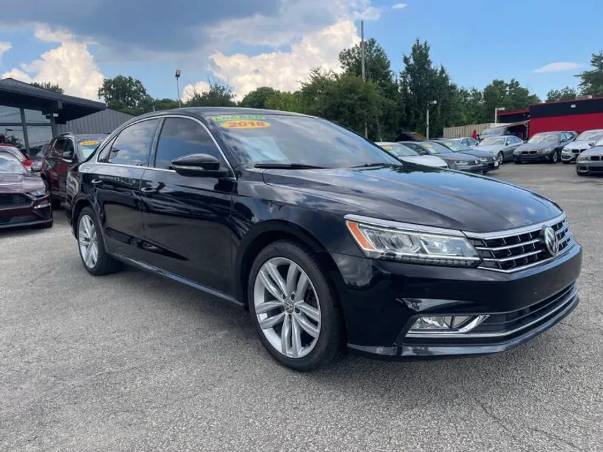 2018 Volkswagen Passat 2.0T SE photo 1