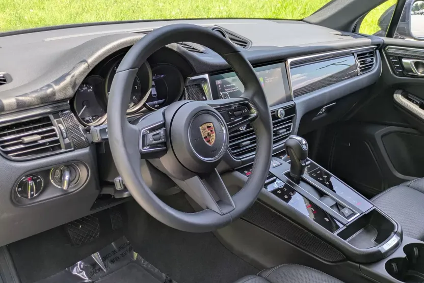 2025 Porsche Macan T photo 1