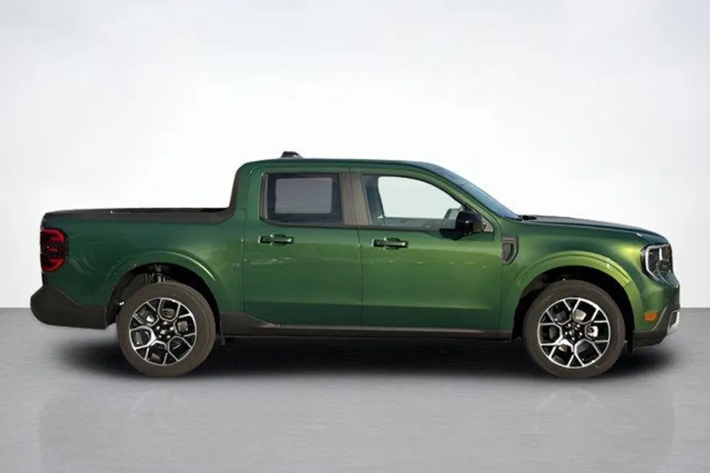 2025 Ford Maverick Lariat photo 1