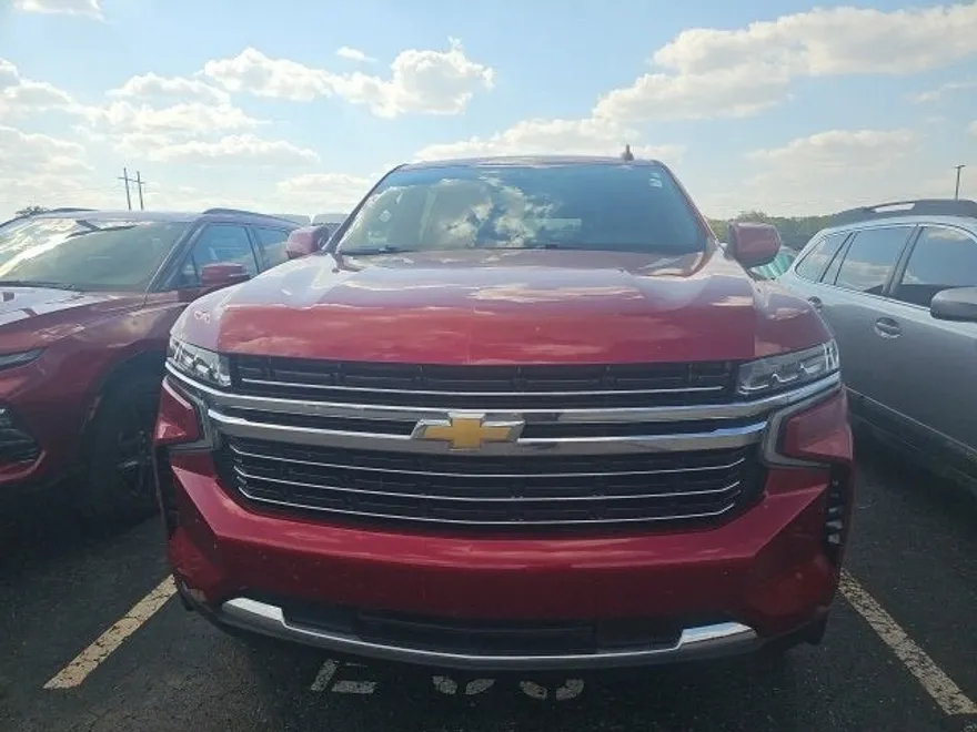 2021 Chevrolet Suburban LT photo 1