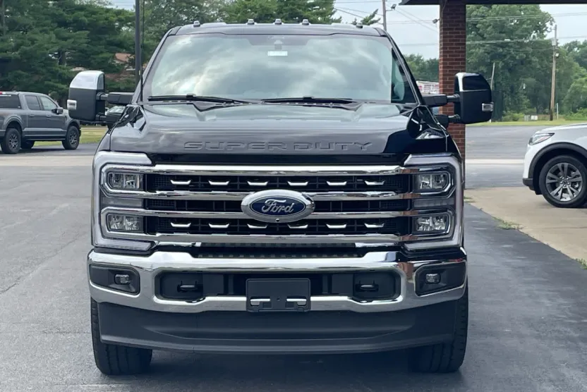 2025 Ford F-350 Lariat photo 1