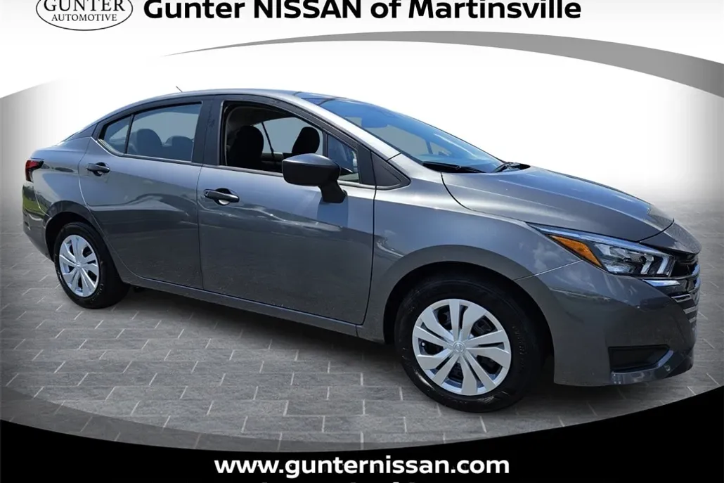 2025 Nissan Versa 1.6 S photo 1