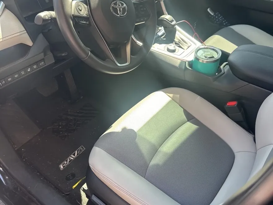 2024 Toyota RAV4 Hybrid Limited photo 1
