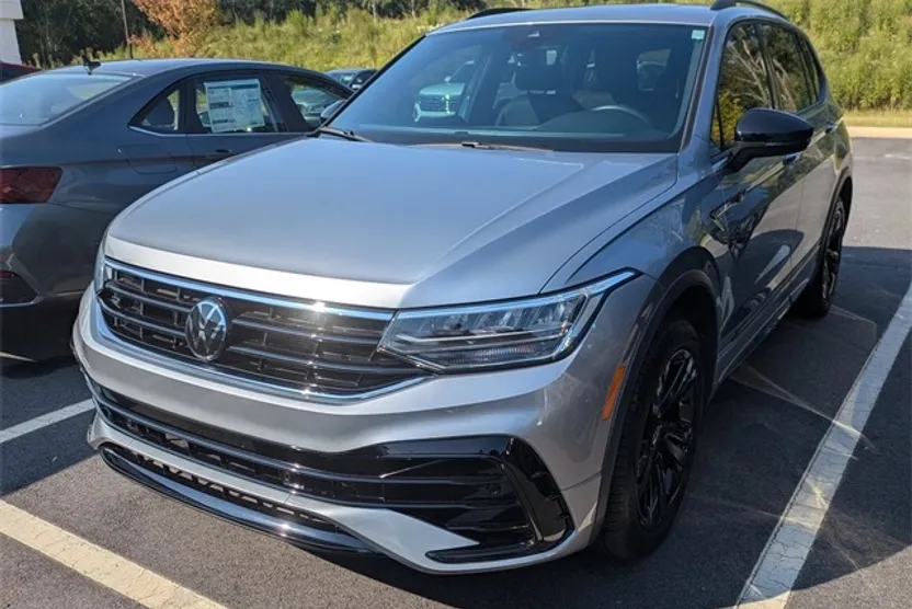 2024 Volkswagen Tiguan SE R-Line Black photo 1