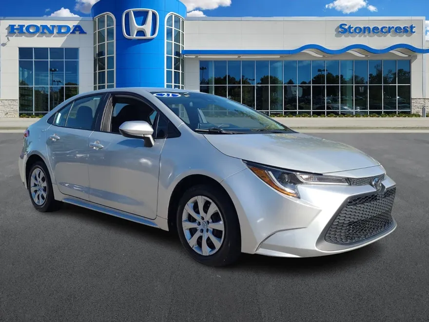 2021 Toyota Corolla LE photo 1