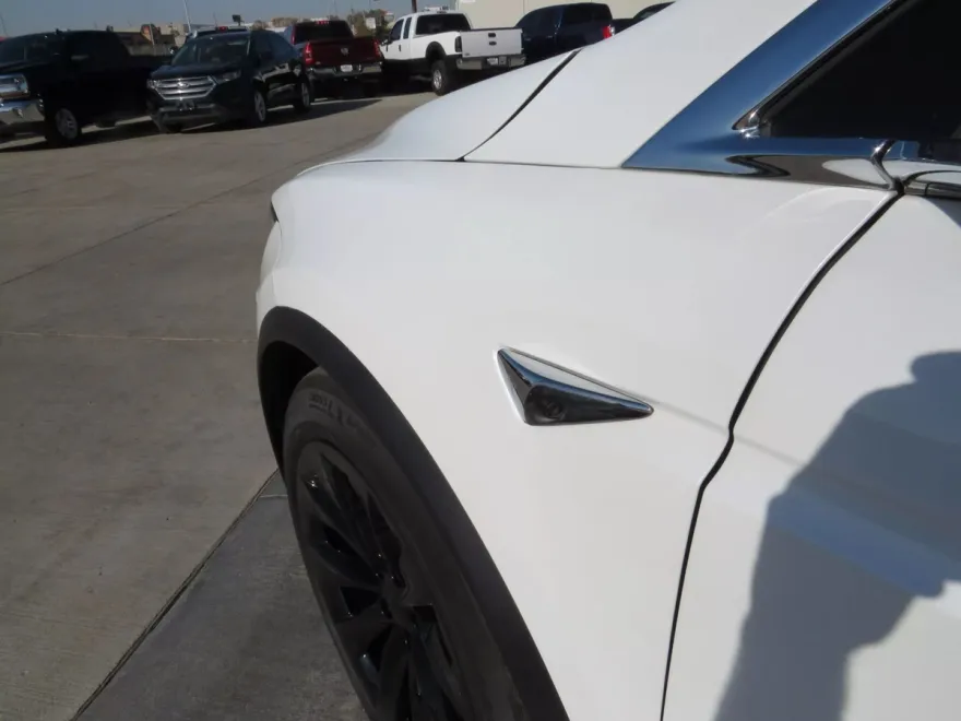 2017 Tesla Model X 100D photo 28