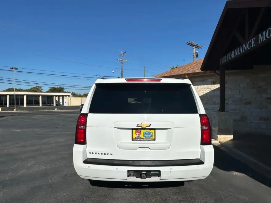 2019 Chevrolet Suburban LT photo 1