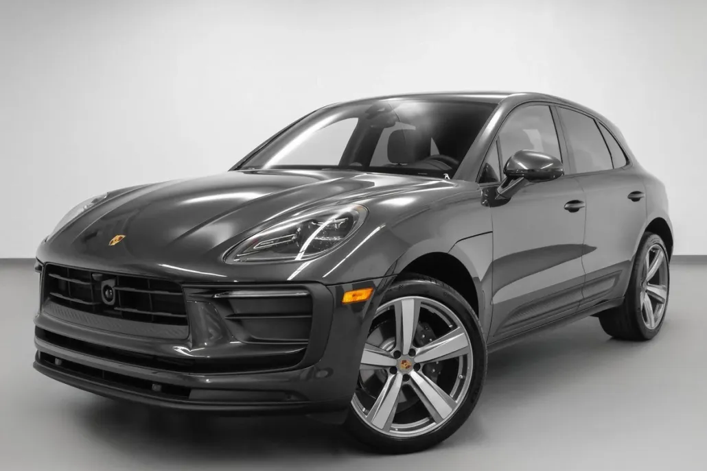 2025 Porsche Macan T photo 1