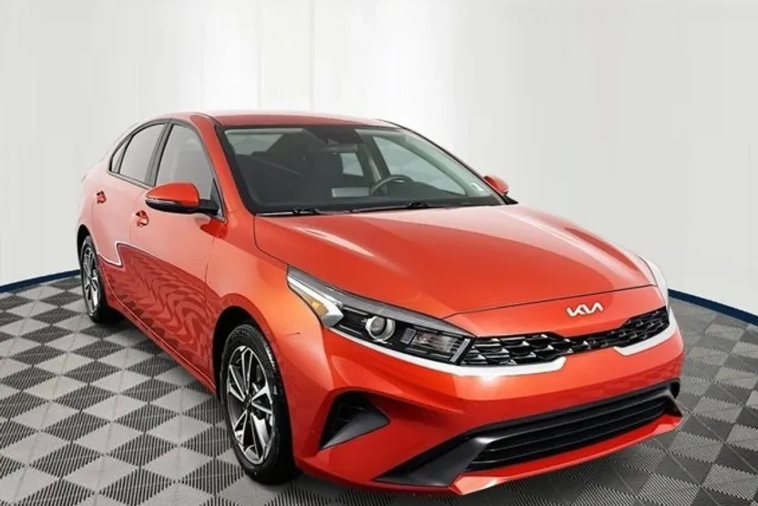 2023 Kia Forte LXS photo 1