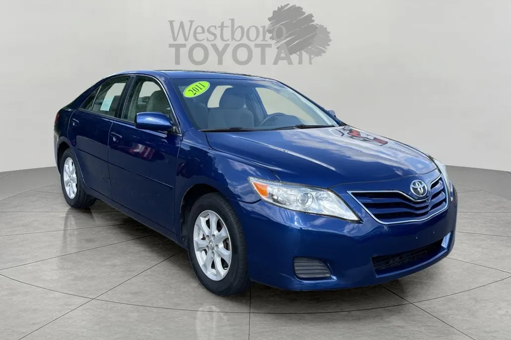 2011 Toyota Camry LE photo 1