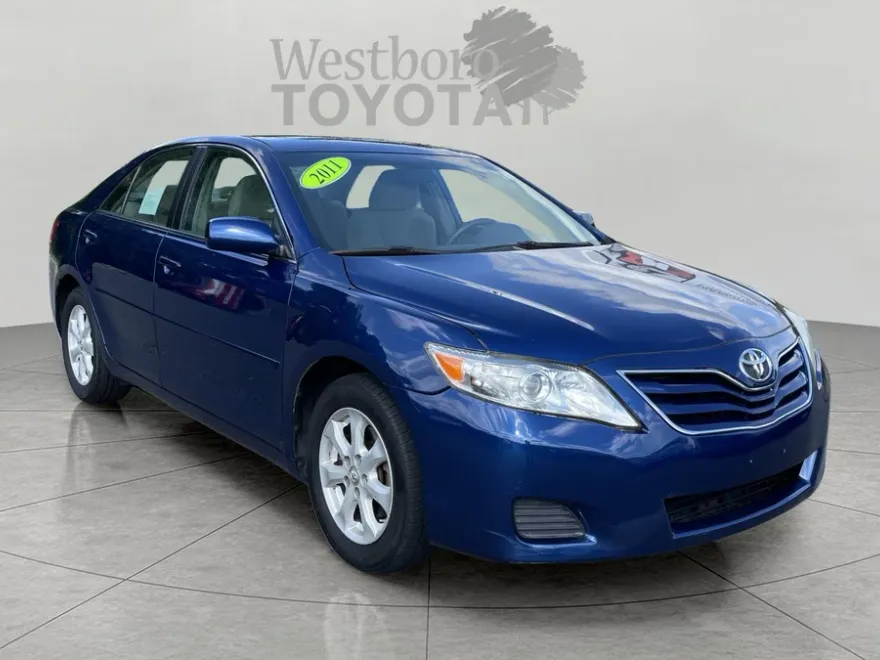 2011 Toyota Camry LE photo 1