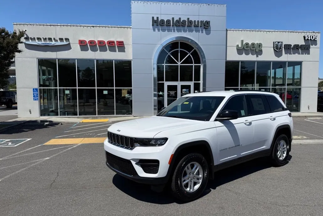 2025 Jeep Grand Cherokee Laredo photo 1