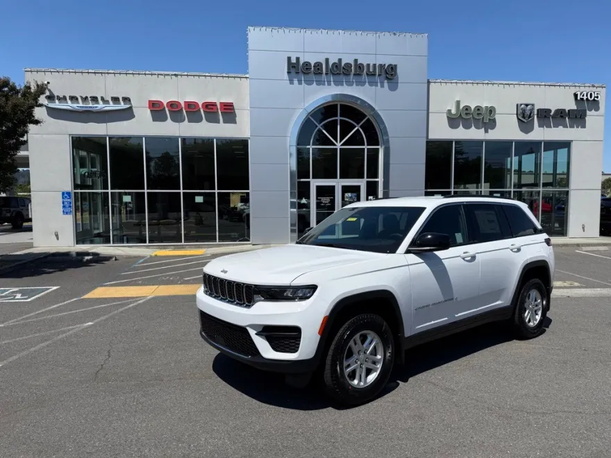 2025 Jeep Grand Cherokee Laredo photo 1