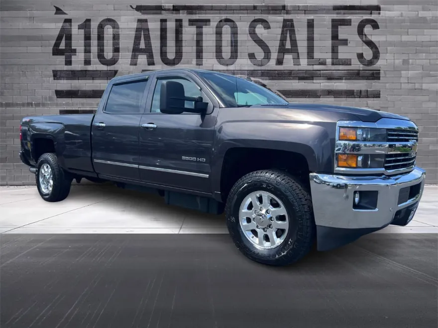 2015 Chevrolet Silverado 3500HD LTZ photo 1