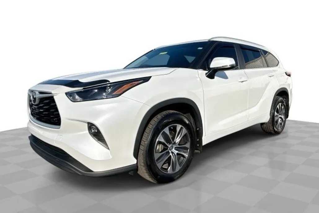 2024 Toyota Highlander XLE photo 1