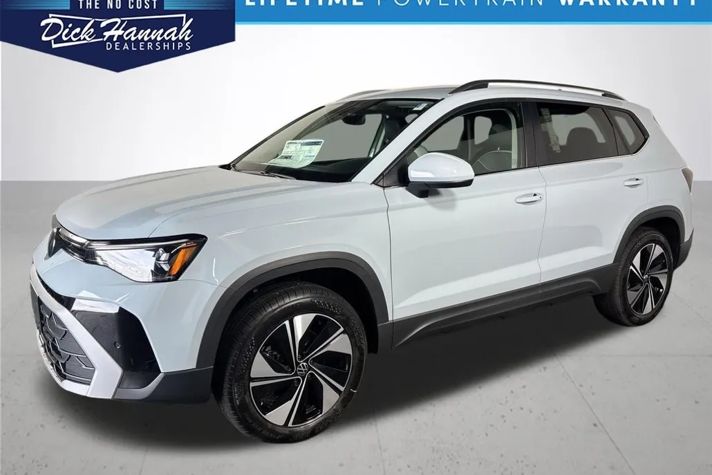 2025 Volkswagen Taos SE photo 1