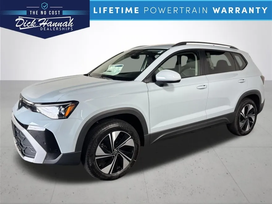2025 Volkswagen Taos SE photo 1