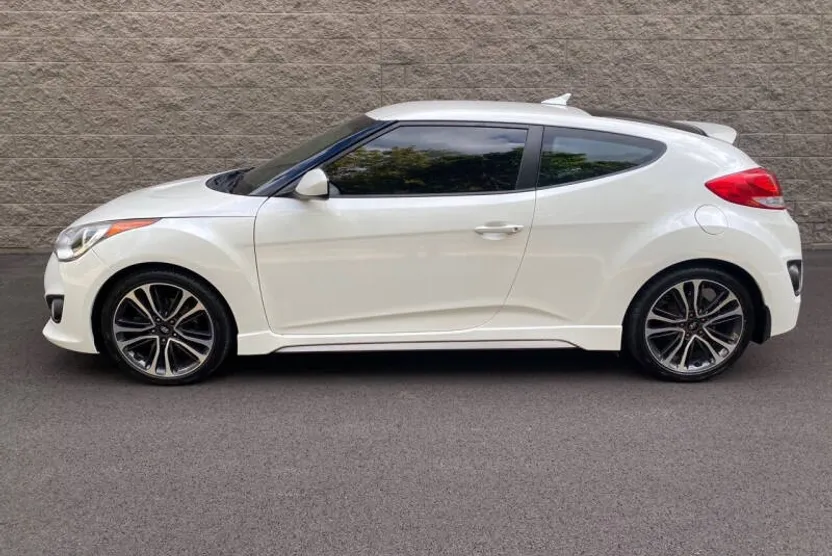 2016 Hyundai Veloster Turbo R-Spec photo 1