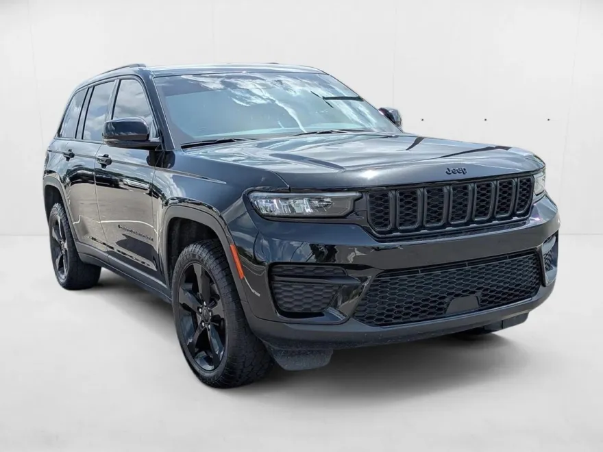 2024 Jeep Grand Cherokee Laredo photo 1