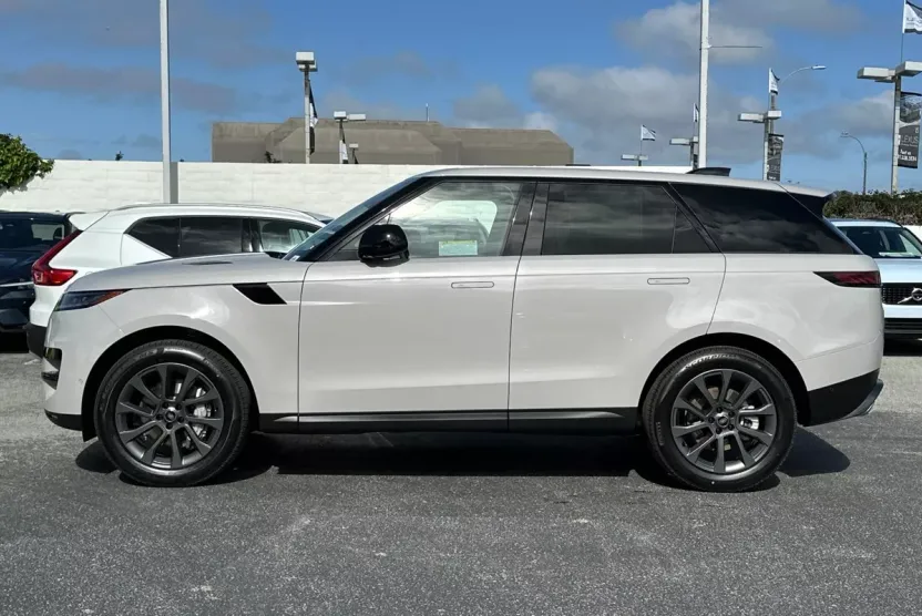 2025 Land Rover Range Rover Sport P360 S photo 1