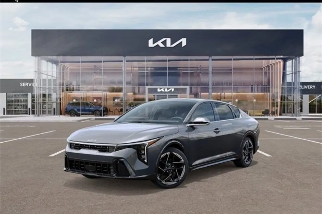 2025 Kia K4 GT-Line photo 1