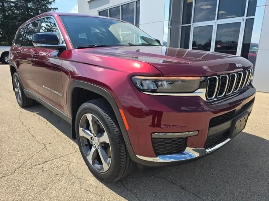 2023 Jeep Grand Cherokee Limited photo 1