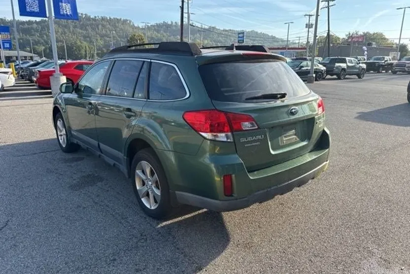 2014 Subaru Outback 2.5i Limited photo 1
