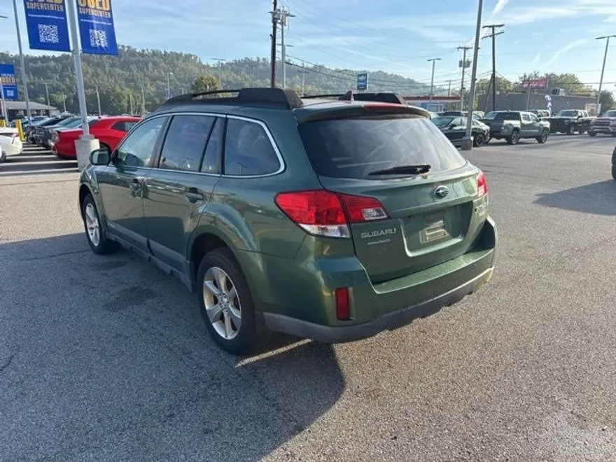 2014 Subaru Outback 2.5i Limited photo 1