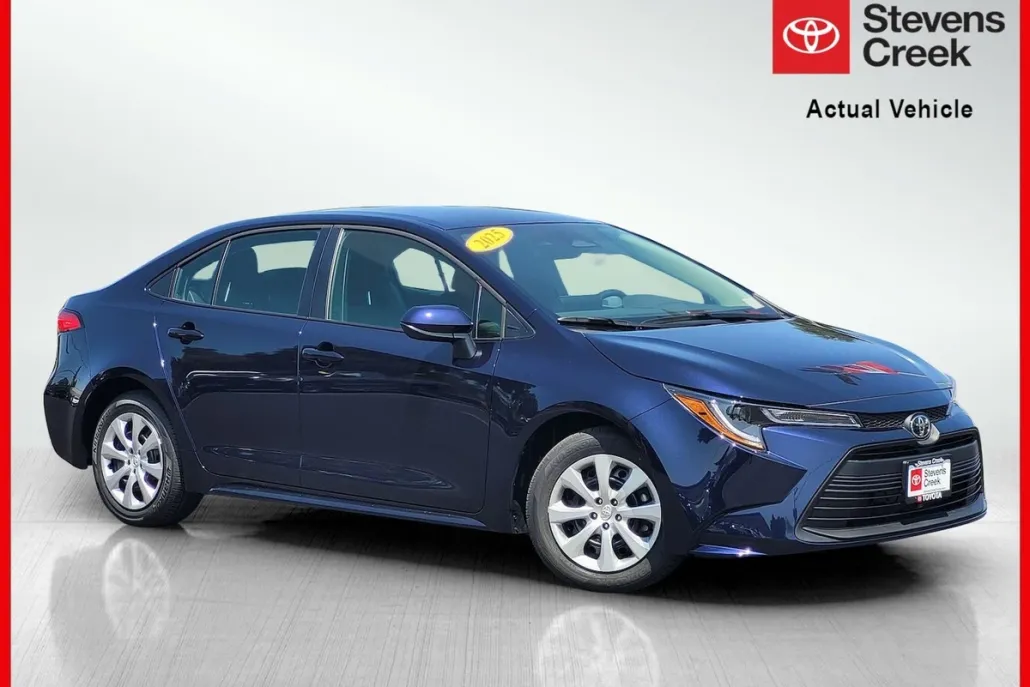 2025 Toyota Corolla LE photo 1